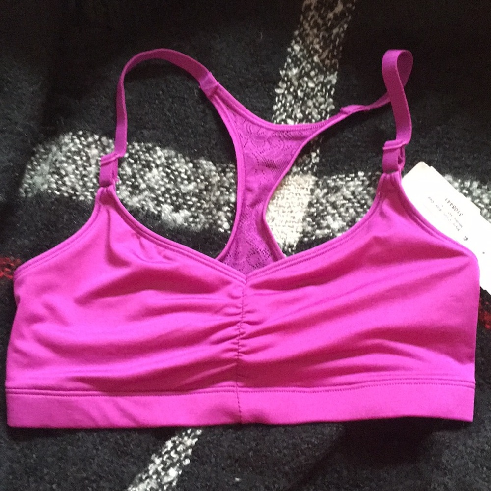 Hanes NWT wicking soft fabric pullover bra